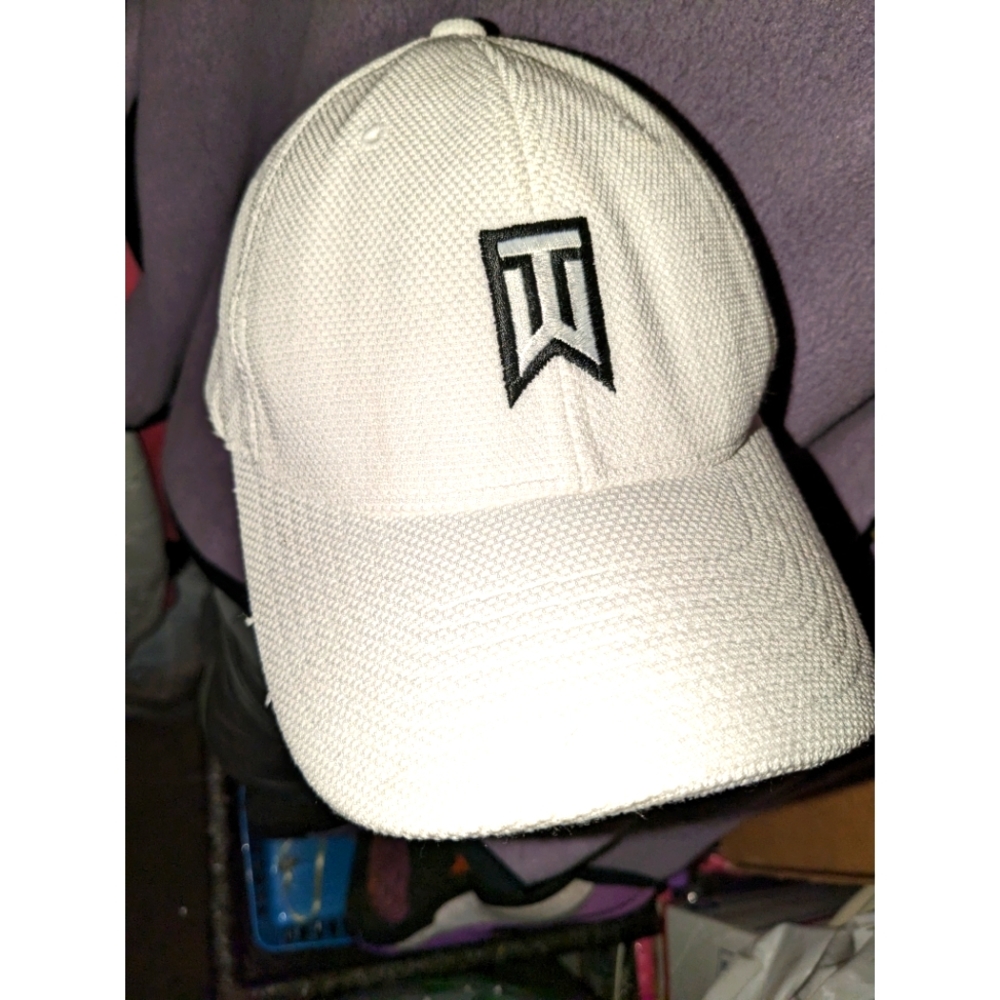 Tiger Woods Golf Hat Size 2 Sized Cap ML - Picture 1 of 4